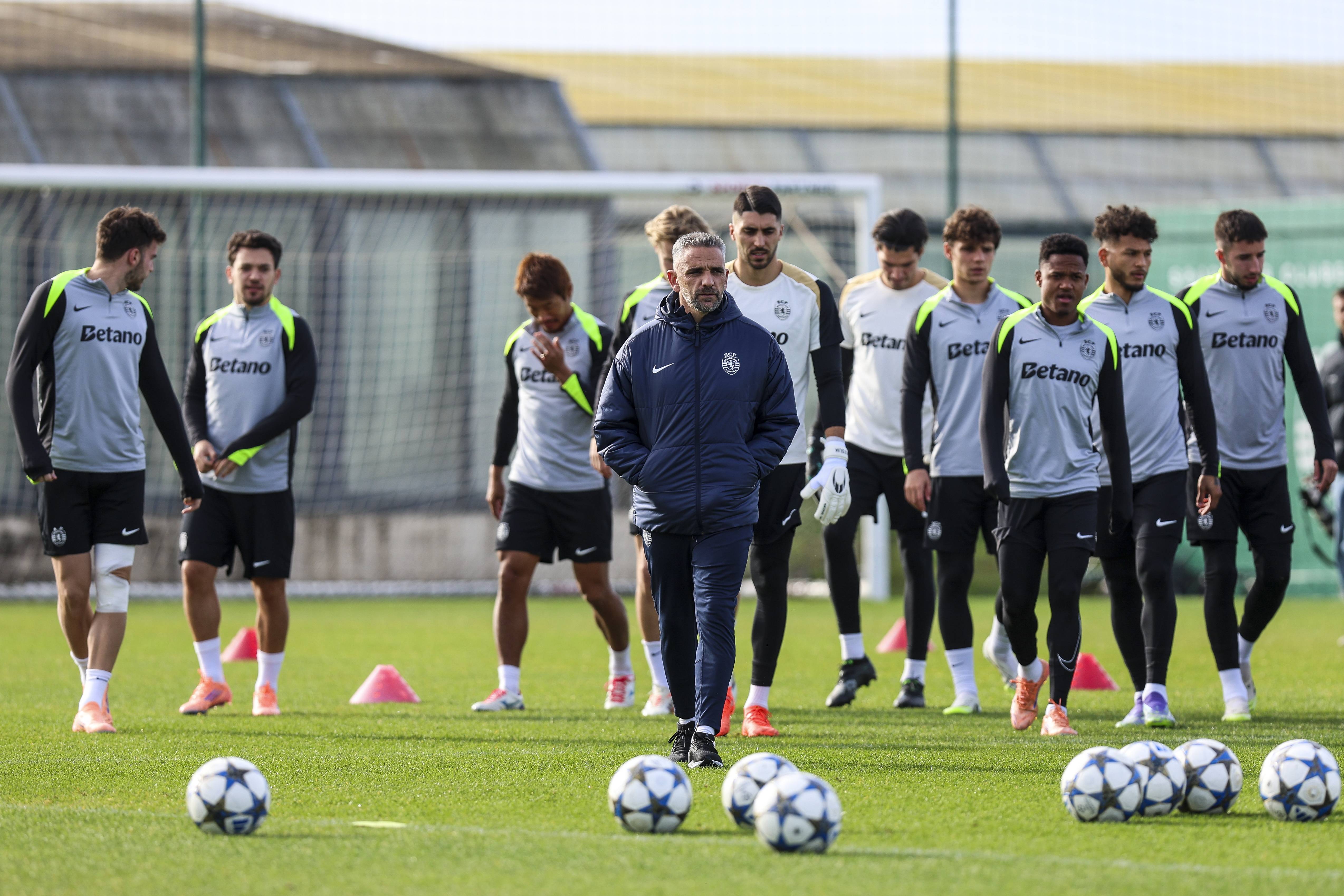 内马尔更衣室跳舞