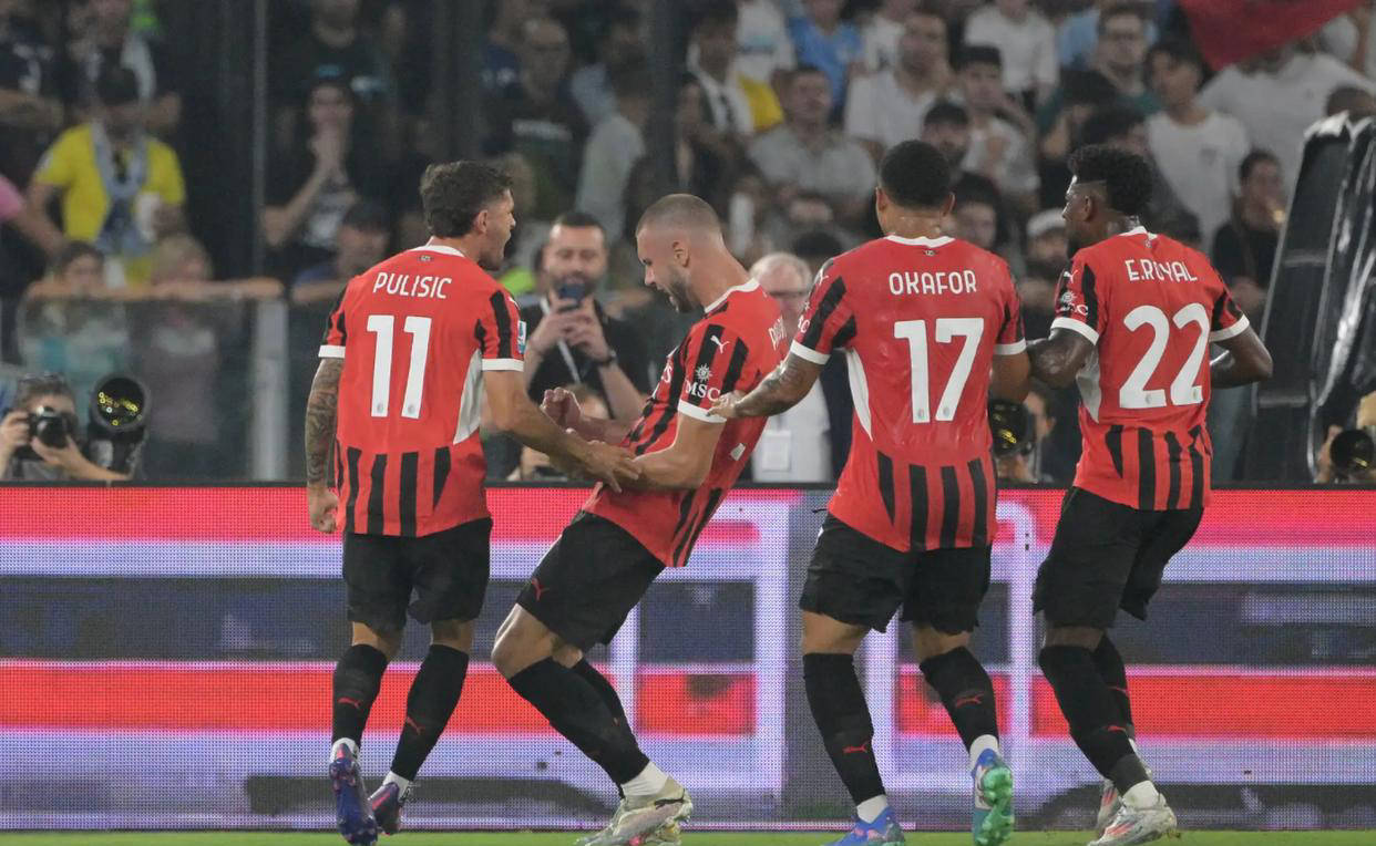 包含上海申花防线松动备战葡超AC米兰强势反弹备战欧冠，欧联集结日刷纪录看傻球迷的词条