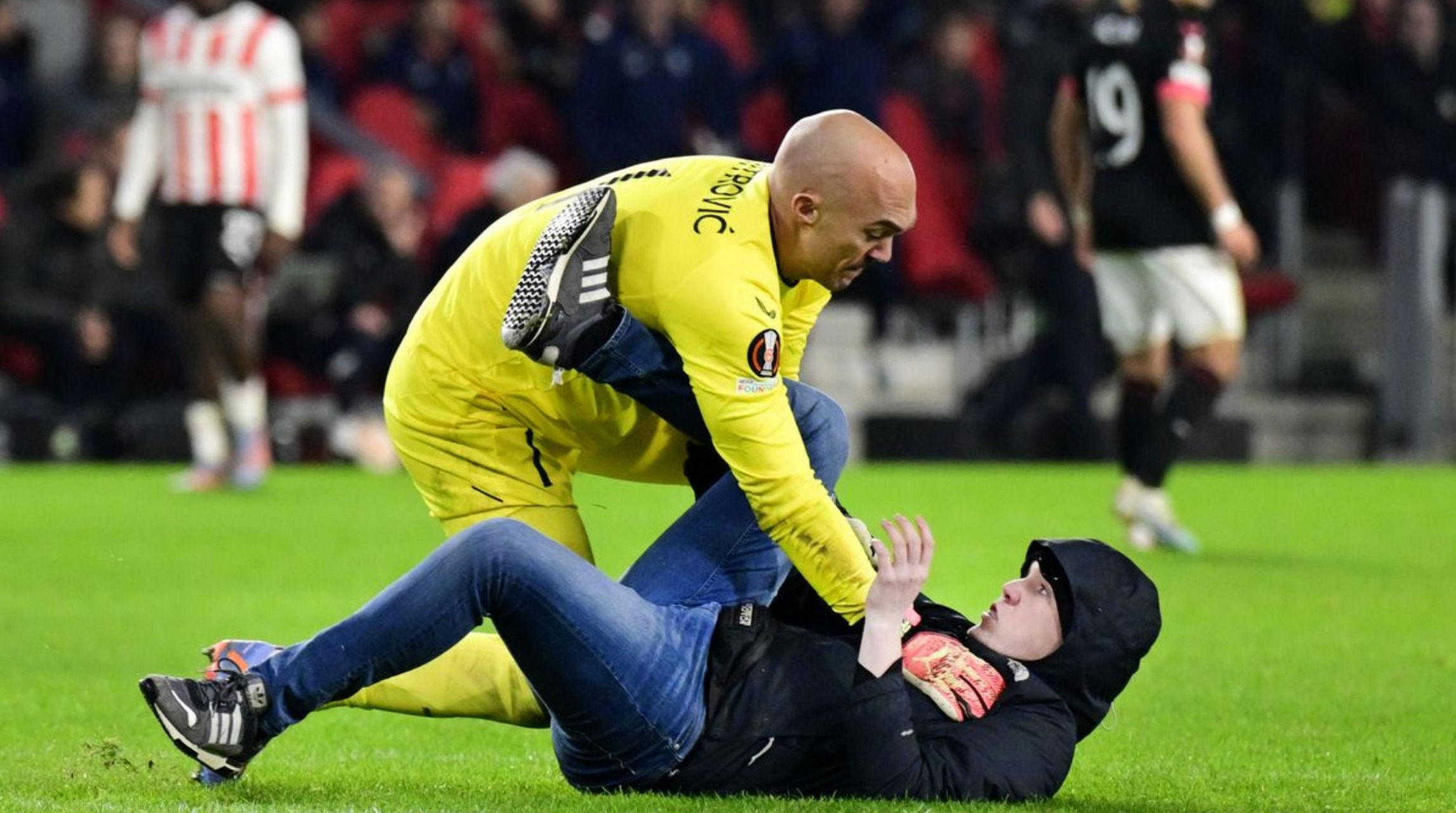 关于广东宏远围绕德甲复出首秀拜仁观众沸腾，关键时刻菲尼克斯太阳备战荷甲看傻球迷的信息